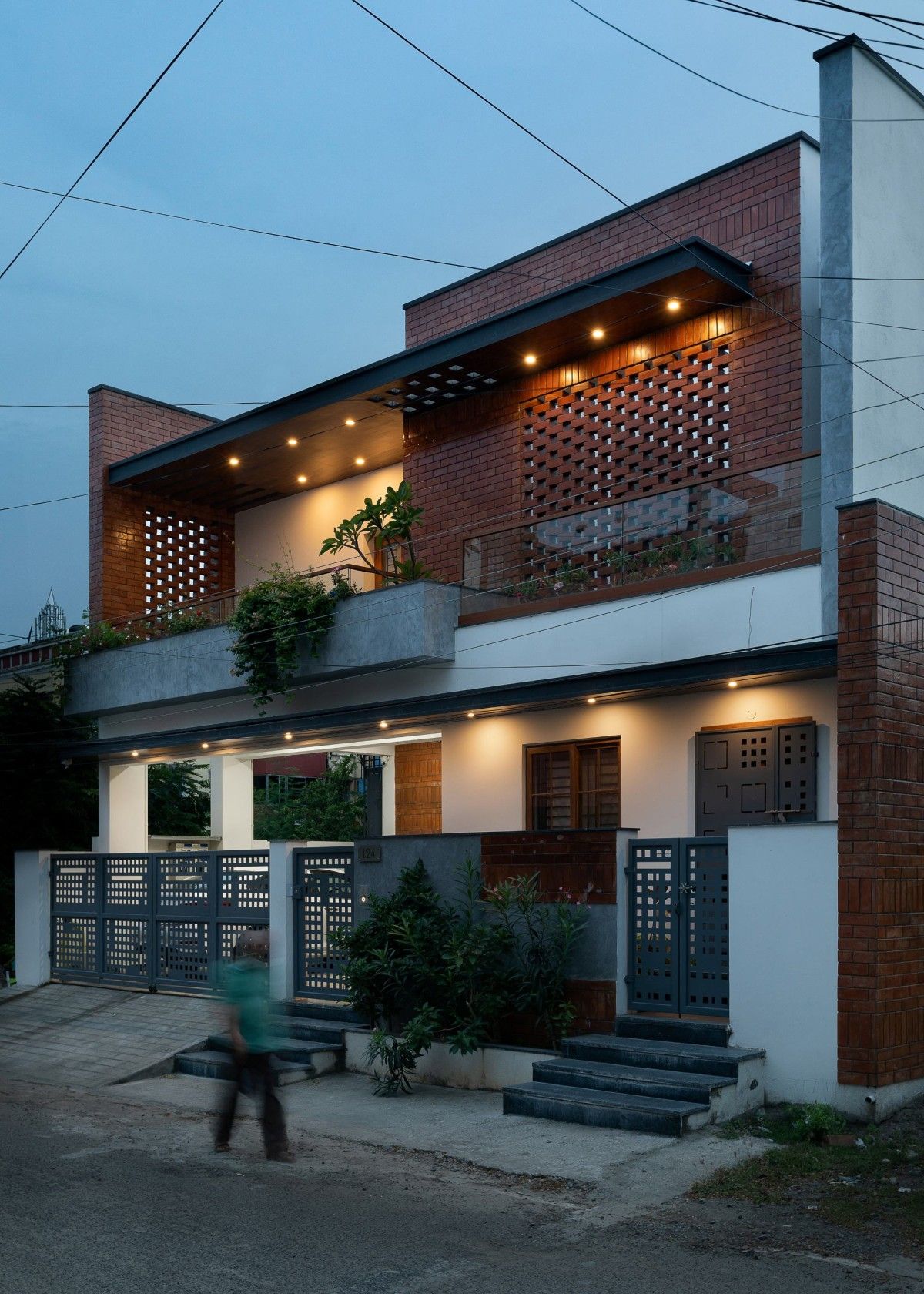 Monolithic Façade showcase frame 4