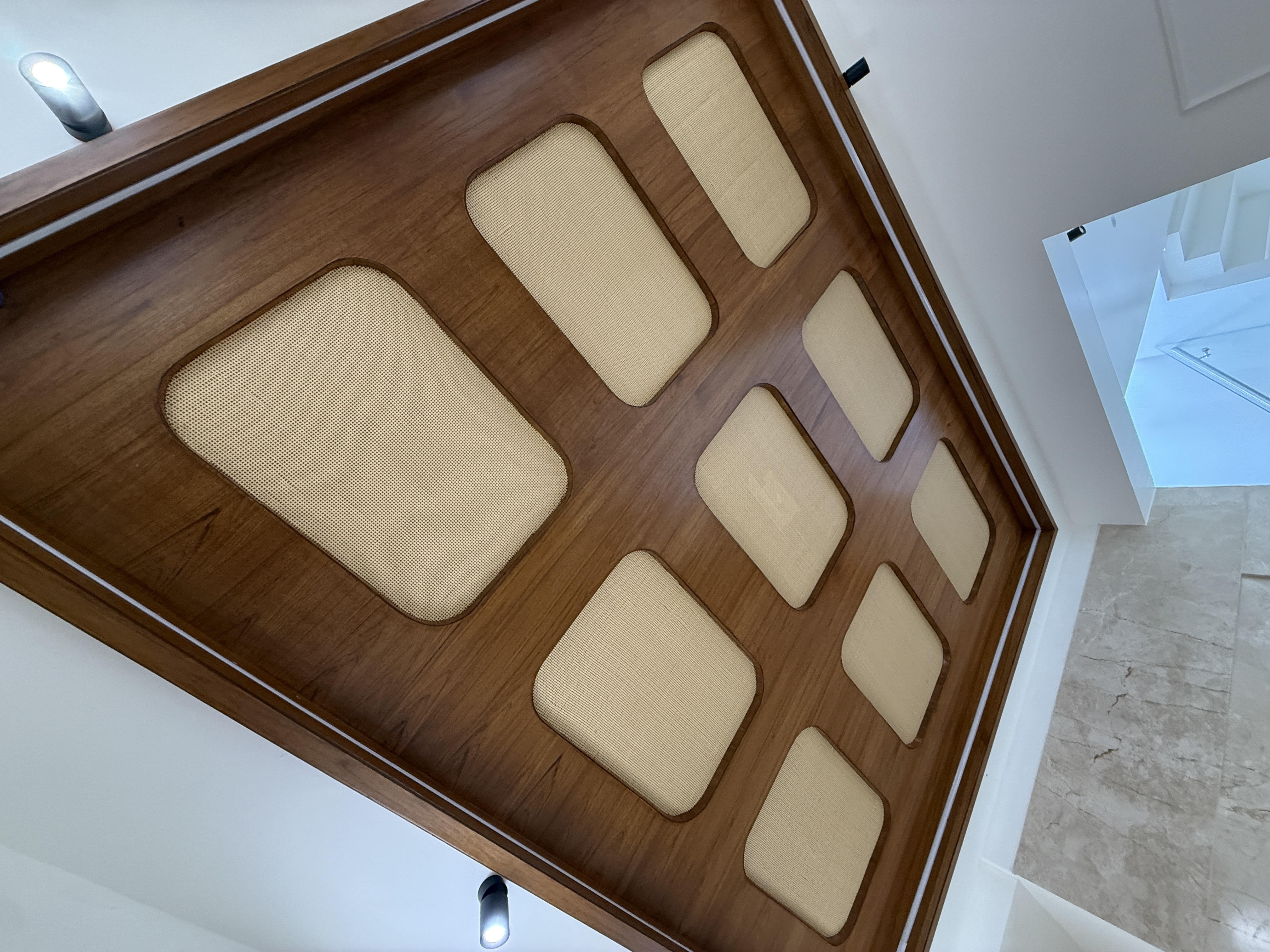 The Minimalist Loft showcase frame 6